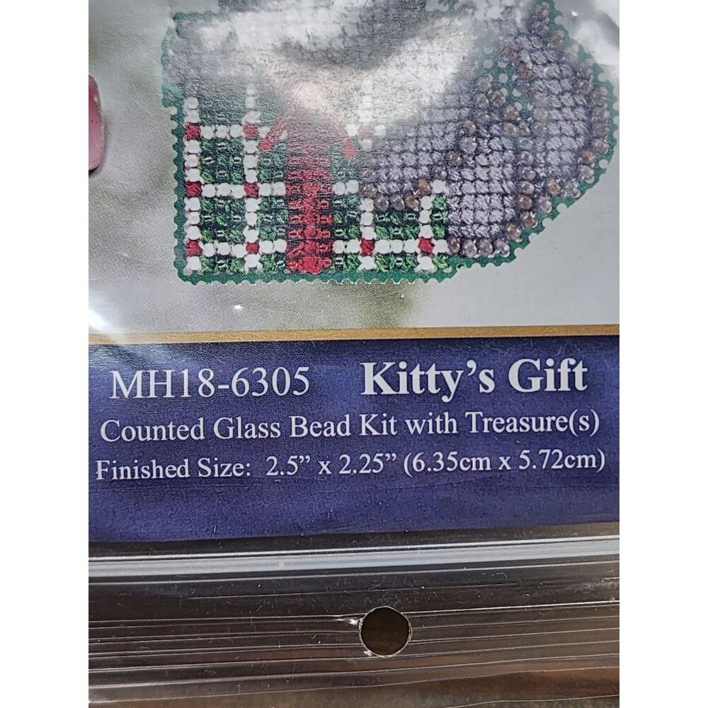 Mill Hill Cross Stitch Winter Holiday Collection Kitty’s Gift MH-6305 Glass Bead - Picture 2 of 4